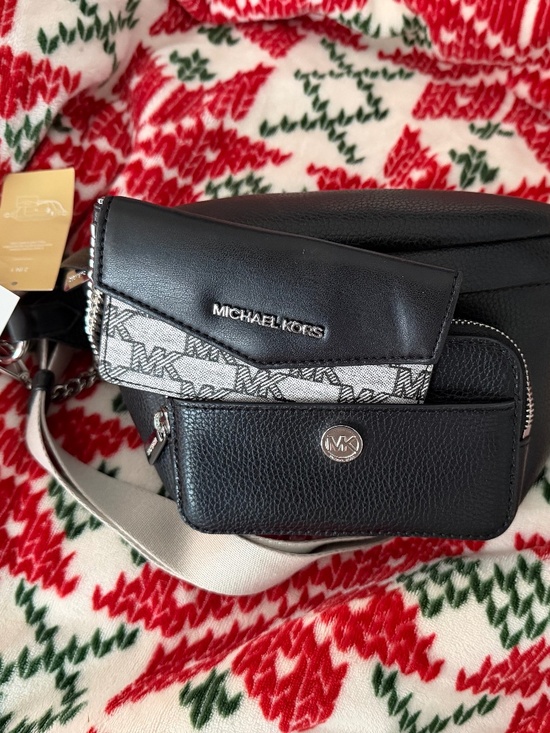 New Michael Kors Beltbag - Picture 1 of 4